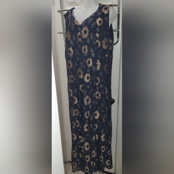 Party dress - Picture 3 of 3